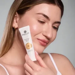 BasicLab Beauties, nawilżający krem,BB SPF15, Beige, 33 ml