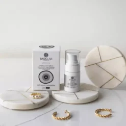 BasicLab Esteticus, serum pod oczy i na powieki z 10% kompleksem peptydów i ceramidami, Odżywienie i Ujędrnienie, 15 ml