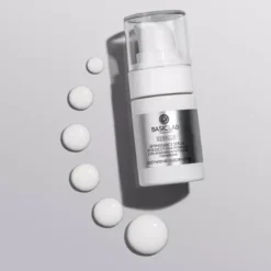 BasicLab Esteticus, serum pod oczy i na powieki z 10% kompleksem peptydów i ceramidami, Odżywienie i Ujędrnienie, 15 ml