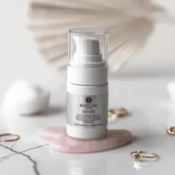 BasicLab Esteticus, serum pod oczy i na powieki z 10% kompleksem peptydów i ceramidami, Odżywienie i Ujędrnienie, 15 ml