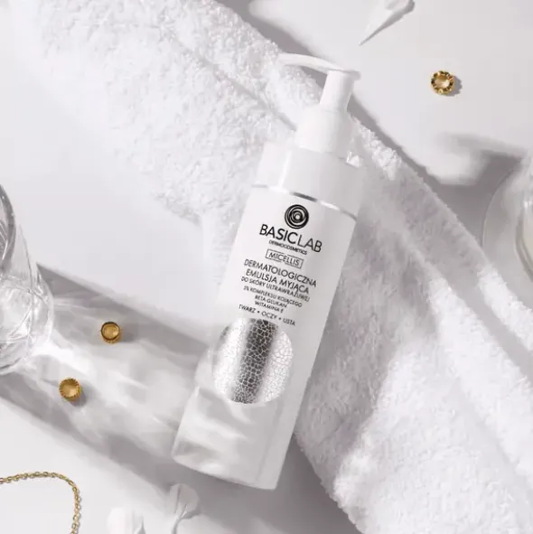 BasicLab Micellis, dermatologiczna emulsja myjąca do skóry ultrawrażliwej, 300 ml