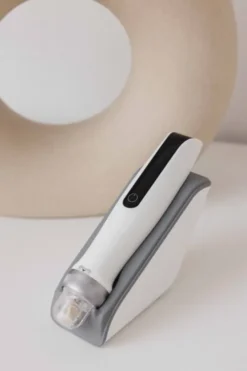 Beautifly, Dermapen CollagenBoost, mezoterapia mikroigłowa z mikroprądami EMS i światłem LED, 1 szt.