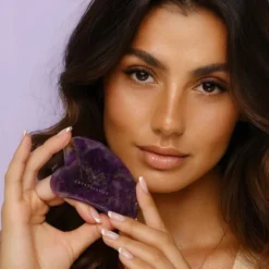 Crystallove, płytka do masażu twarzy gua sha z ametystu, 1 szt.