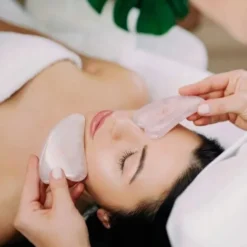 Crystallove, płytka do masażu twarzy gua sha z kwarcem różowym, 1 szt.