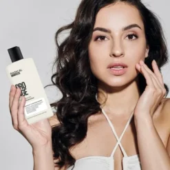 Farmona Radical Hair Clinic ProAge, Szampon do włosów dojrzałych i naturalnie siwych, 300 ml