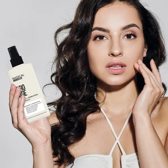 Farmona Radical Hair Clinic ProAge, odmładzająca odżywka w sprayu do włosów dojrzałych, 200 ml