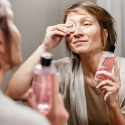 Iossi Piwonia, nawilżająco-wygładzający płyn micelarny, 200 ml