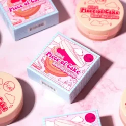 J.Cat Beauty 2 in 1 Piece of Cake Blush + Highlighter, róż i rozświetlacz 2 w 1 103 McFlirty, 12,1 g