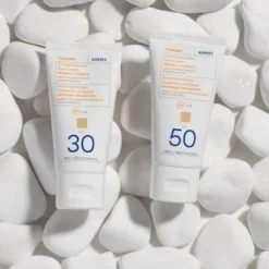 Korres Yoghurt, ochronny krem koloryzujący do twarzy SPF 50, 50 ml
