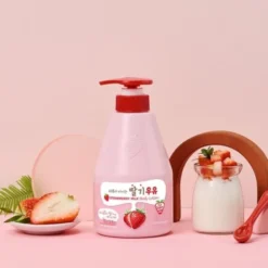 Kwailnara Strawberry Milk, witalizujący żel pod prysznic z ekstraktem z truskawki, 560 g