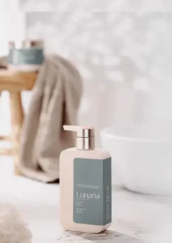 Lunaria Shower Oil, Olejek nawilżający pod prysznic, 250 ml