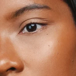 Madara Luminous Perfecting Concealer, korektor, Hazelnut 55, 4 ml