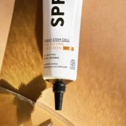Madara Plant Steam Cell Age-Defying Face Sunscreen, krem do twarzy przeciwzmarszczkowy SPF30, 40 ml