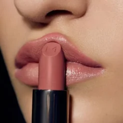 Madara Satin Shine Lipstick, pomadka do ust w sztyfcie, Flattery 501, 3,8 g