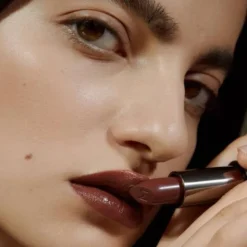 Madara Satin Shine Lipstick, pomadka do ust w sztyfcie, Dominance 504, 3,8 g