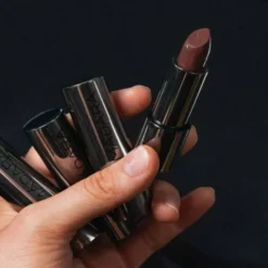 Madara Satin Shine Lipstick, pomadka do ust w sztyfcie, Dominance 504, 3,8 g