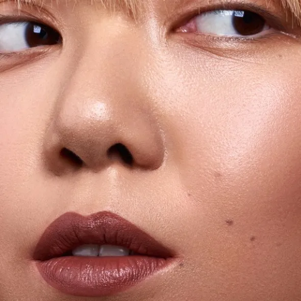 Madara Velvet Matte Cream Lipstick, matowa pomadka o satynowym wykończeniu, Dark Nude, 3,8 g
