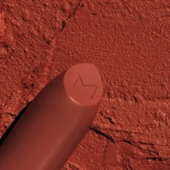 Madara Velvet Matte Cream Lipstick, matowa pomadka o satynowym wykończeniu, Magma, 3,8 g