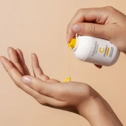 Madara Vitamin C, intensywnie rozświetlające serum-koncentrat, 30 ml