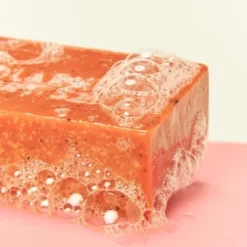 Mydlarnia 4 Szpaki, Truskawka i Werbena, naturalne mydło peelingujące, 110 g
