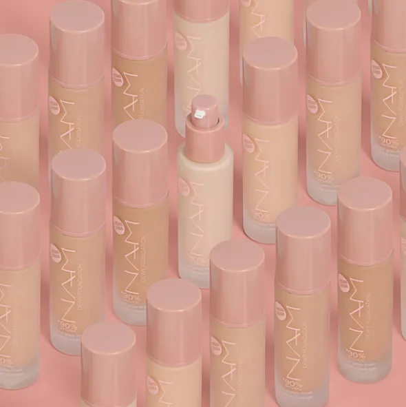 NAM Dewy Foundation, rozświetlający i nawilżający podkład, 2N Naked, 30 ml