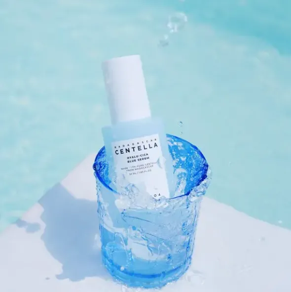 Skin1004 Hyalu-Cica Blue Serum, lekkie serum nawilżająco-kojące, 30 ml