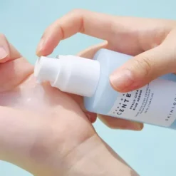 Skin1004 Hyalu-Cica Blue Serum, lekkie serum nawilżająco-kojące, 30 ml