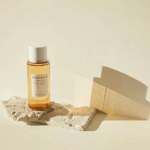 Skin1004 Madagascar Centella Toner, łagodnie złuszczający tonik do codziennego stosowania, 210 ml