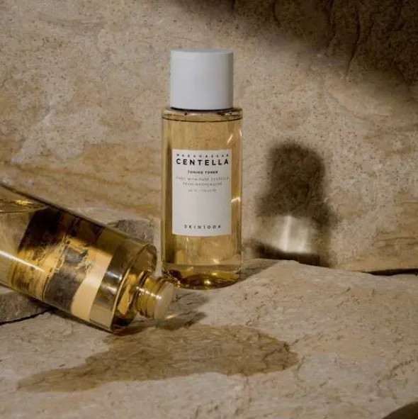 Skin1004, Madagascar Centella Toning Toner, tonik delikatnie złuszczający, 30 ml