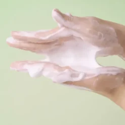 Skin1004 Tea-Trica BHA Foam, głęboko oczyszczająca pianka do skóry trądzikowej, 125 ml