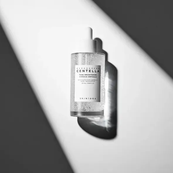 Skin1004 Tone Brightening Capsule Ampoule, rozjaśniające serum dla cery z przebarwieniami, 100 ml