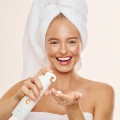 SunewMed+, aktywna pianka do mycia twarzy i demakijażu oczu, 200 ml