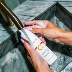 SunewMed+, aktywna pianka do mycia twarzy i demakijażu oczu, 200 ml