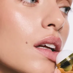SunewMed+ Gold Kiss, nawilżający balsam do ust, 13 g