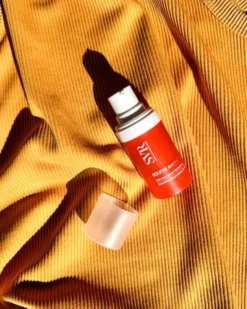 SVR [C] Eye Biotic, krem rozświetlająco-wygładzający pod oczy, 15 ml