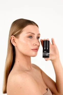 Veoli Botanica Eyeluminate Hero, energetyzująco-rozświetlające serum pod oczy, 15 ml