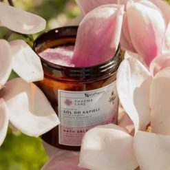 Vis Plantis Pharma Care, naturalna sól do kąpieli z fioletową glinką, zapach magnolii, 800 g