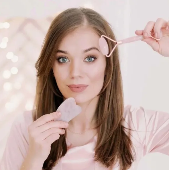 Zestaw Crystallove Rose Quartz, roller do twarzy + płytka gua sha + buteleczka roll-on, 1 szt.
